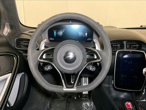 Used 2023 McLaren Artura image 9