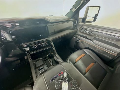 Used 2024 GMC Sierra 3500 AT4 w/ AT4 Premium Plus Package image 11