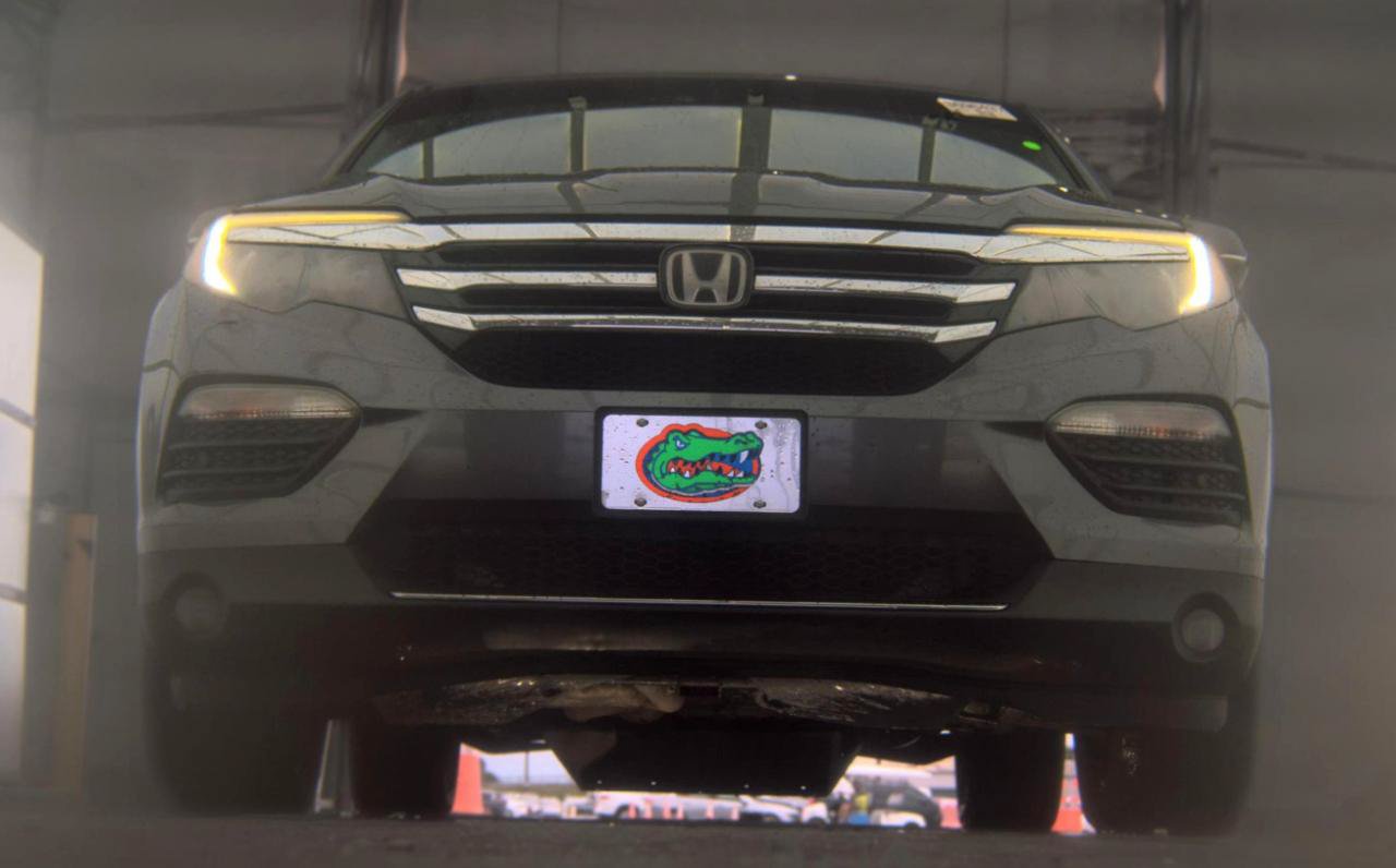 Used 2017 Honda Pilot Elite image 3