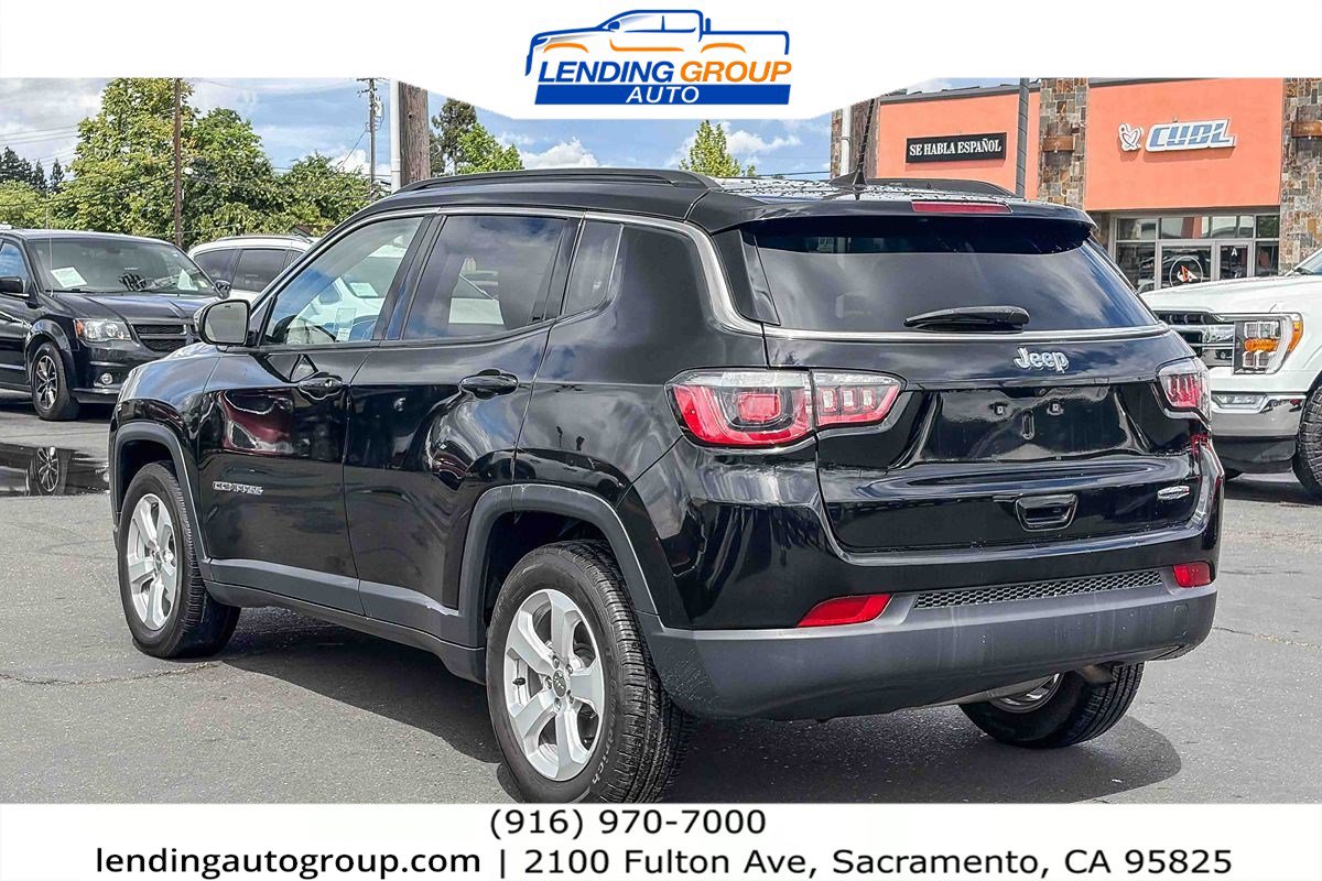 Used 2018 Jeep Compass Latitude w/ Popular Equipment Group FWD image 2