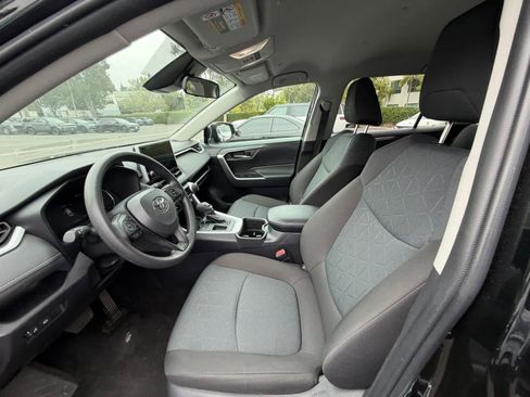 Used 2025 Toyota RAV4 XLE FWD image 6
