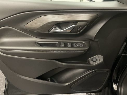 Used 2023 GMC Terrain SLE w/ Driver Convenience Package FWD image 13