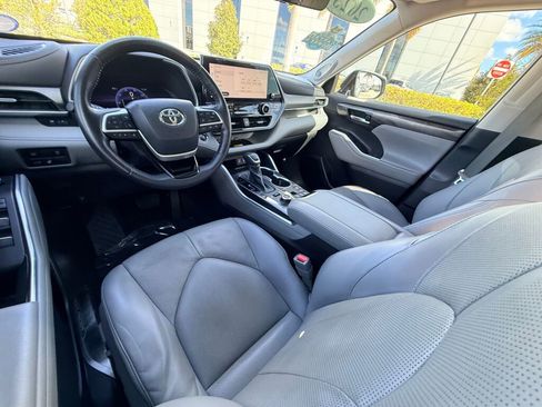 Used 2023 Toyota Highlander Limited image 22