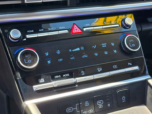 Used 2025 Hyundai Santa Fe Limited FWD image 21