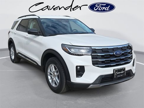 New 2025 Ford Explorer Active w/ Active Comfort Package image 3