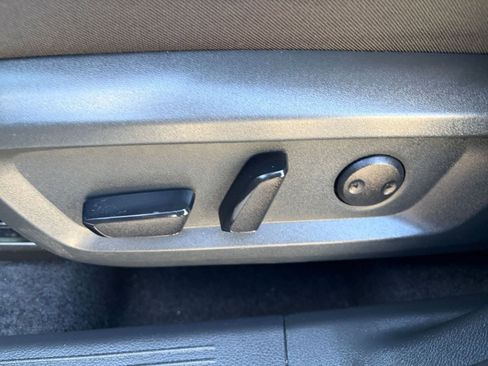 Used 2025 Nissan Rogue SV FWD image 22