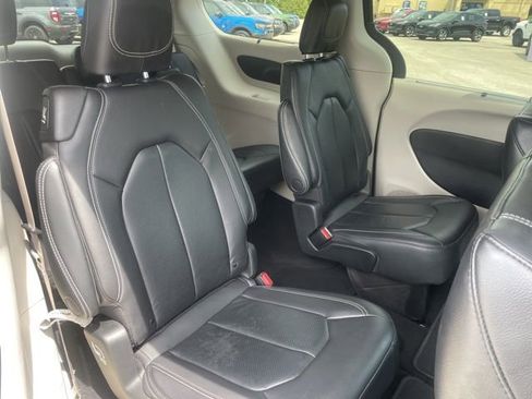 Used 2022 Chrysler Pacifica Touring-L FWD image 54