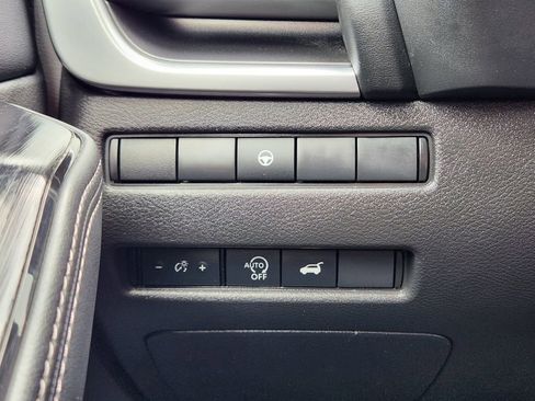 Used 2025 Nissan Rogue SV FWD image 22