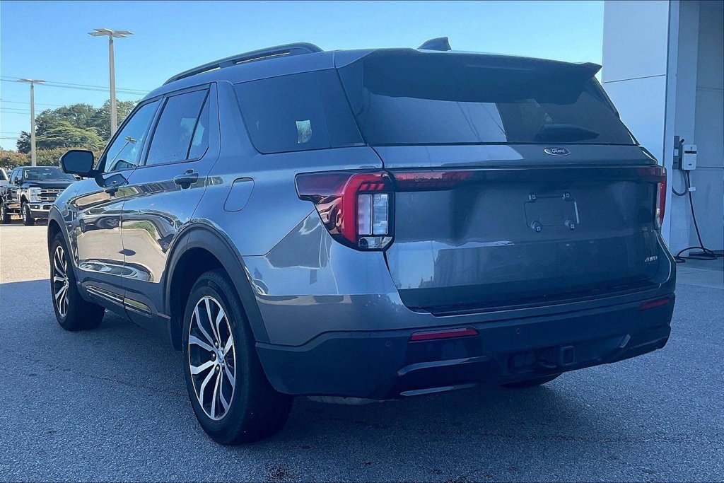 Used 2025 Ford Explorer ST-Line AWD/4WD image 4