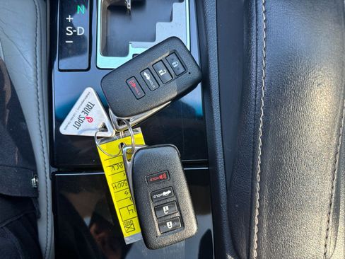 Used 2013 Lexus ES 300h image 34