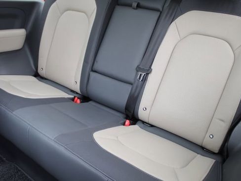 Used 2023 Land Rover Defender 90 X-Dynamic SE image 5