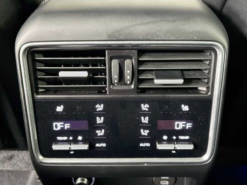 Certified 2022 Porsche Cayenne Platinum Edition image 26