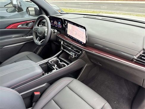 Used 2025 Chevrolet Traverse Z71 w/ Driver Confidence Package image 12