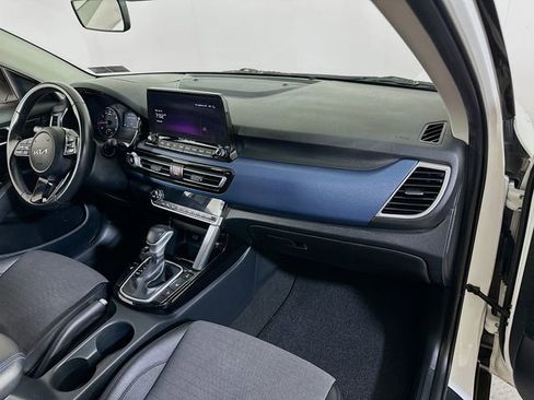 Used 2023 Kia Seltos S w/ Navigation Package image 12