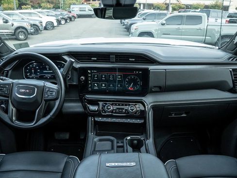 Used 2025 GMC Sierra 2500 AT4X image 13