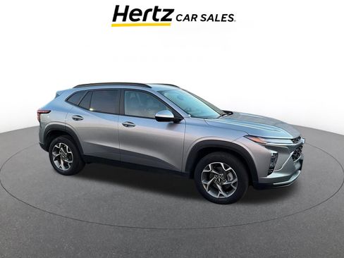 Used 2025 Chevrolet Trax LT image 1