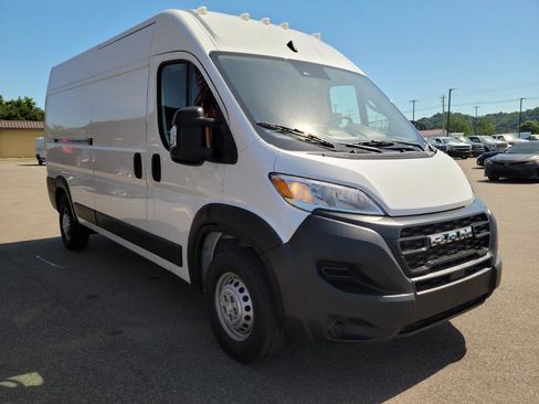 Used 2024 RAM ProMaster 2500 w/ Power Group FWD image 3