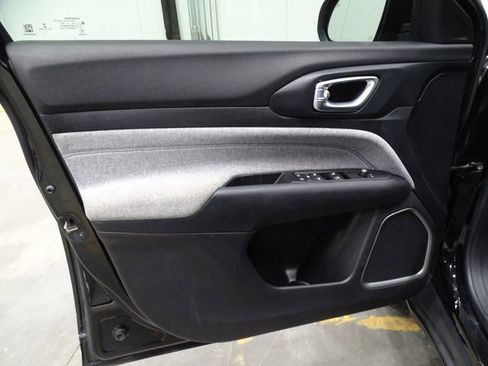 Used 2022 Jeep Compass Latitude image 16