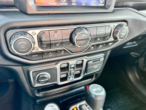 Used 2021 Jeep Wrangler Unlimited Sahara AWD/4WD image 20