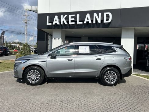 Certified 2023 Buick Enclave Essence image 3