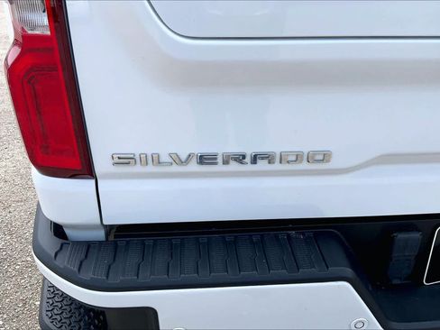 Used 2024 Chevrolet Silverado 2500 LTZ w/ LTZ Plus Package AWD/4WD image 9