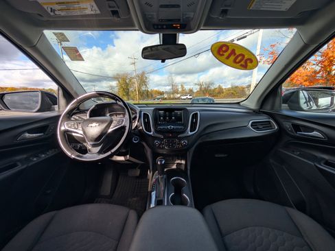 Used 2019 Chevrolet Equinox LT image 2