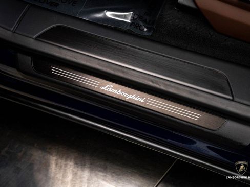 Used 2025 Lamborghini Urus SE image 21