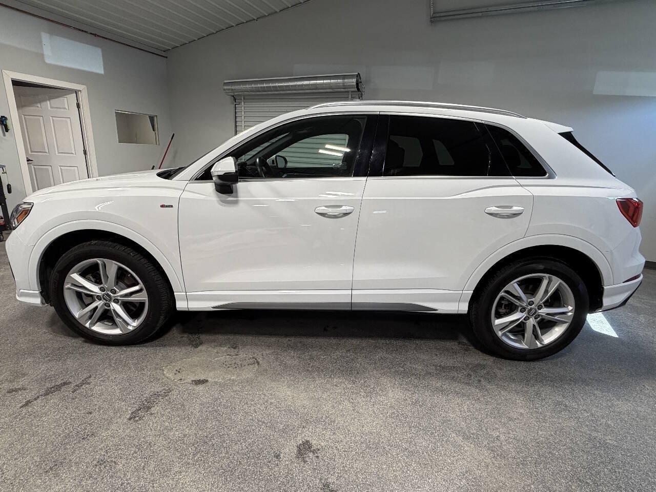 Used 2020 Audi Q3 2.0T Premium Plus AWD/4WD image 2