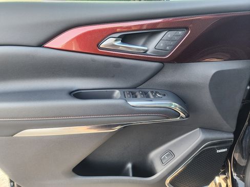 Used 2025 Chevrolet Traverse RS image 25