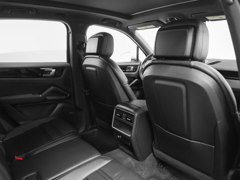 Used 2020 Porsche Cayenne AWD/4WD image 18