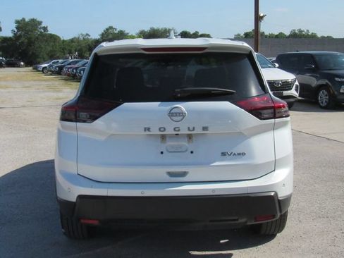 Used 2024 Nissan Rogue SV AWD/4WD image 6
