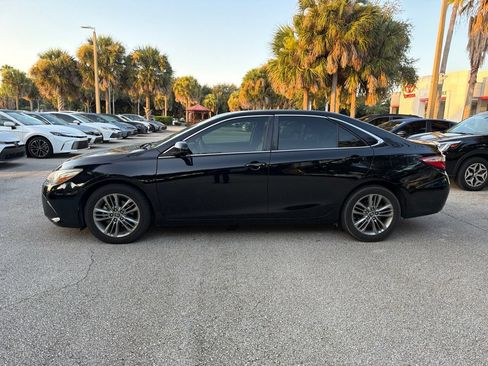 Used 2015 Toyota Camry SE FWD image 2