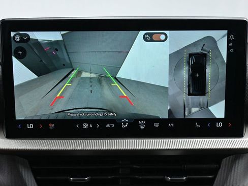 Used 2025 Ford Explorer ST image 30