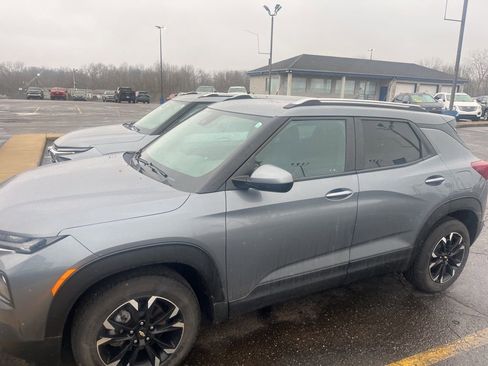 Used 2021 Chevrolet TrailBlazer LT w/ Convenience Package image 3