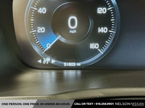 Used 2017 Volvo XC90 T6 Momentum w/ Vision Package image 12