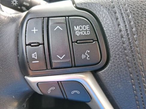Used 2017 Toyota Highlander Limited AWD/4WD image 17