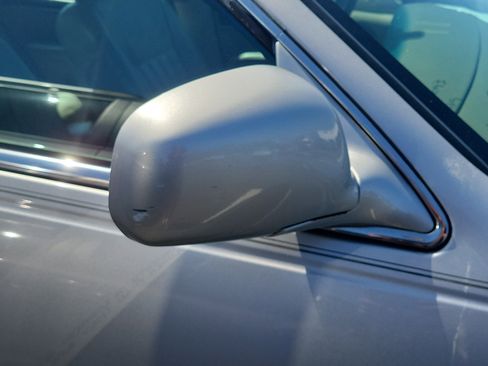 Used 2004 Lincoln Town Car Executive image 9