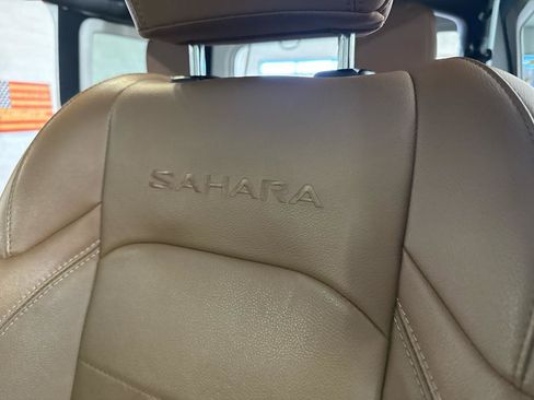 Used 2022 Jeep Wrangler Unlimited Sahara w/ Cold Weather Group AWD/4WD image 10