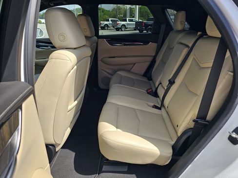 Used 2018 Cadillac XT5 FWD image 30