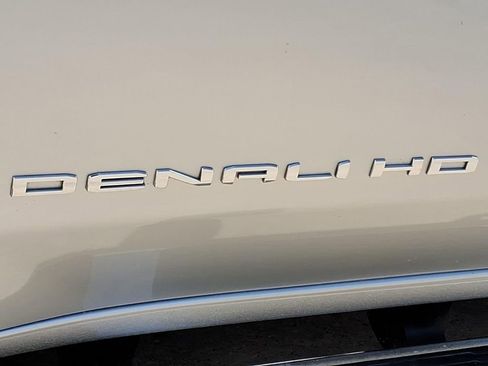 Used 2020 GMC Sierra 2500 Denali w/ Denali Ultimate Package AWD/4WD image 11