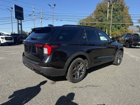 Used 2025 Ford Explorer ST-Line w/ ST-Line Street Pack AWD/4WD image 3