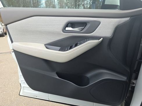 Used 2021 Nissan Rogue SV image 37