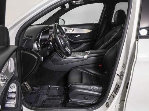 Used 2020 Mercedes-Benz GLC 300 4MATIC image 5
