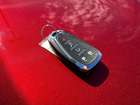 Used 2023 Chevrolet Traverse RS image 39