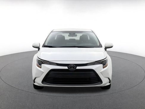 Used 2025 Toyota Corolla LE FWD image 2