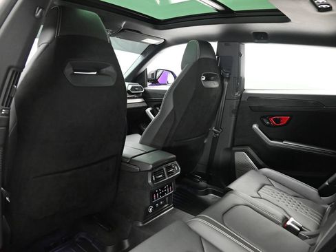 Used 2024 Lamborghini Urus Performante AWD/4WD image 13