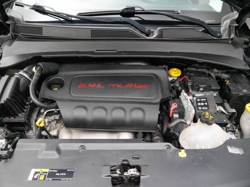 Used 2018 Jeep Compass Limited image 13