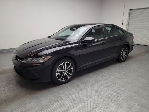 Used 2025 Volkswagen Jetta Sport image 2