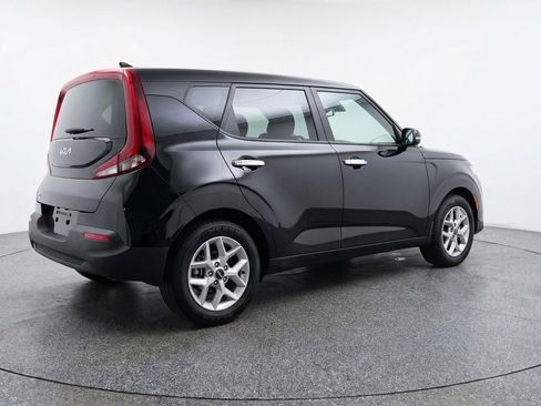 Used 2025 Kia Soul LX w/ LX Technology Package FWD image 9