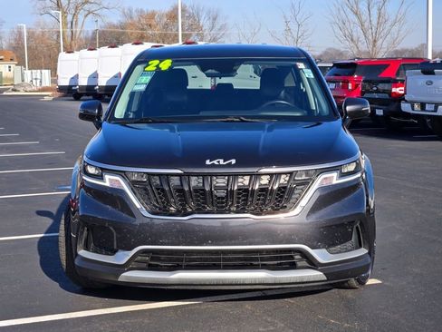 Used 2024 Kia Carnival LX image 2